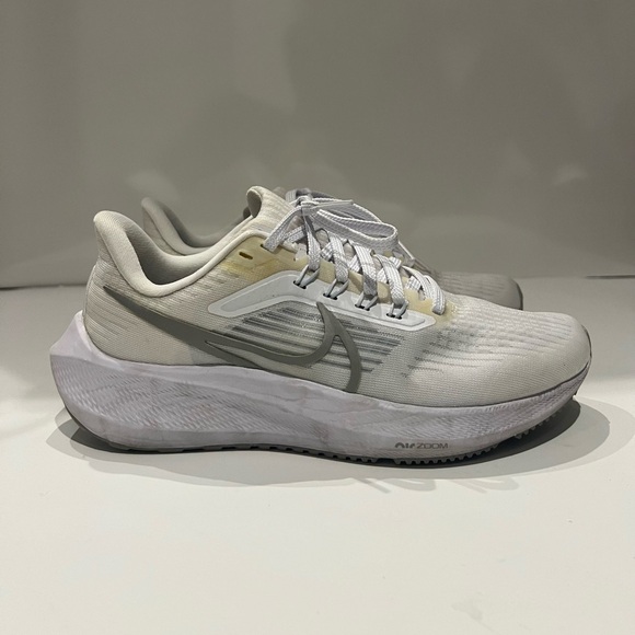 Nike Women's Air Zoom Pegasus 39 Low Top Sneakers White Size 6.5 - Picture 2 of 9